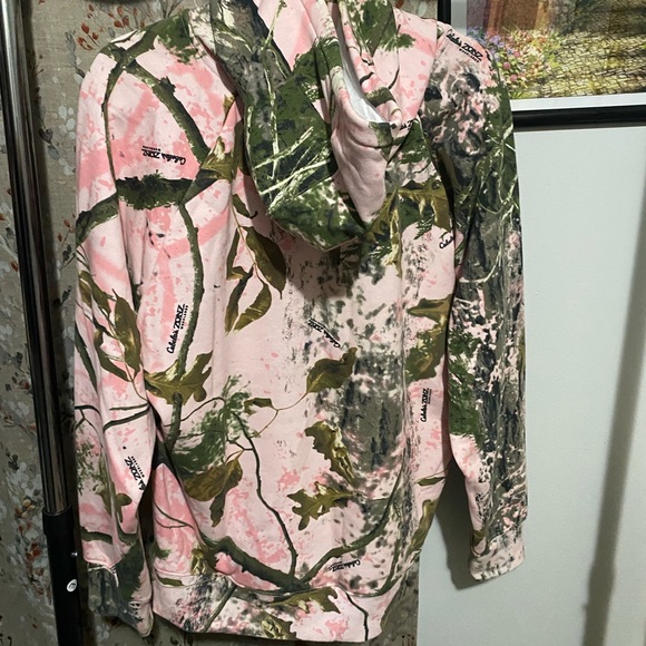 Cabelas sweatshirt XL. Stretchy material - Picture 2 of 4